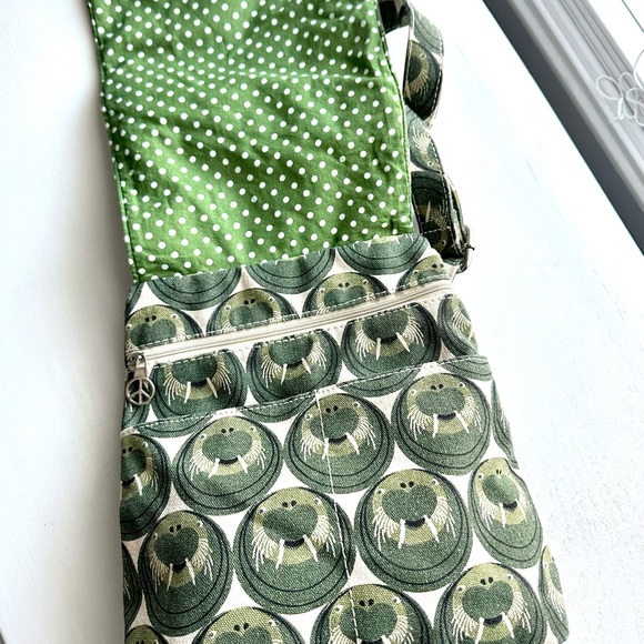 Bungalow 360 Olive Walrus Crossbody Messenger Bag - Picture 5 of 11